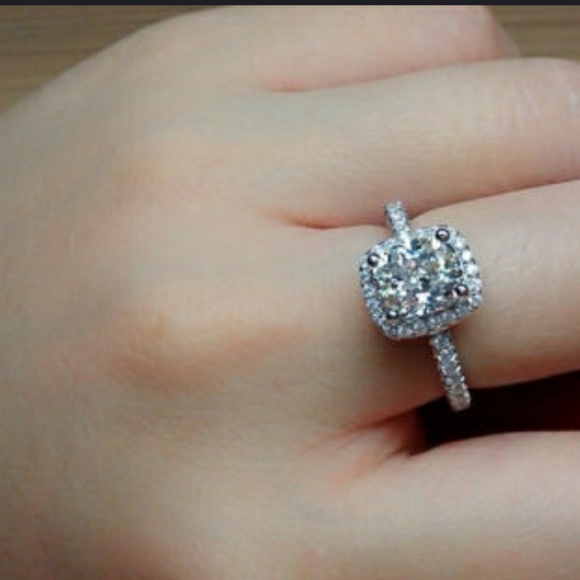 Luxury 2 Carat Ring - Picture 2 of 4